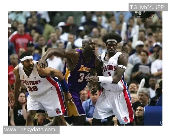 2004年湖人与活塞的巅峰对决揭示了篮球战术与团队精神的完美结合